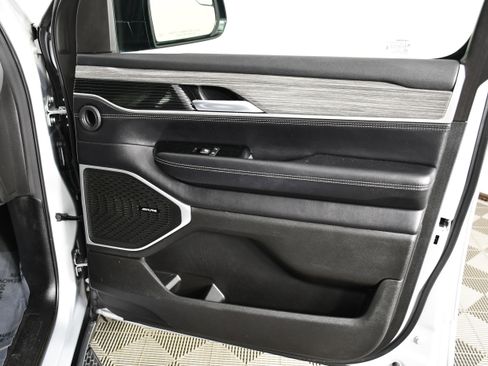 Used 2024 Jeep Wagoneer Series III AWD/4WD image 31