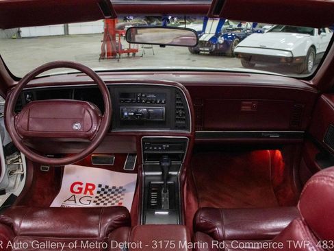 Used 1990 Buick Reatta Base 2dr Convertible image 17