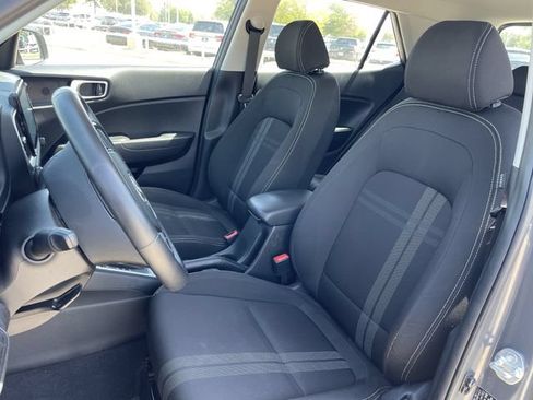 Used 2024 Hyundai Venue SEL FWD image 24