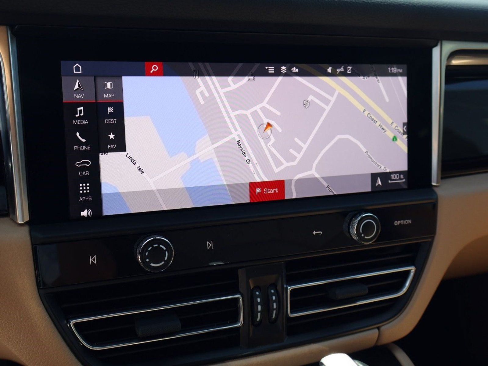 Certified 2023 Porsche Macan AWD/4WD image 15