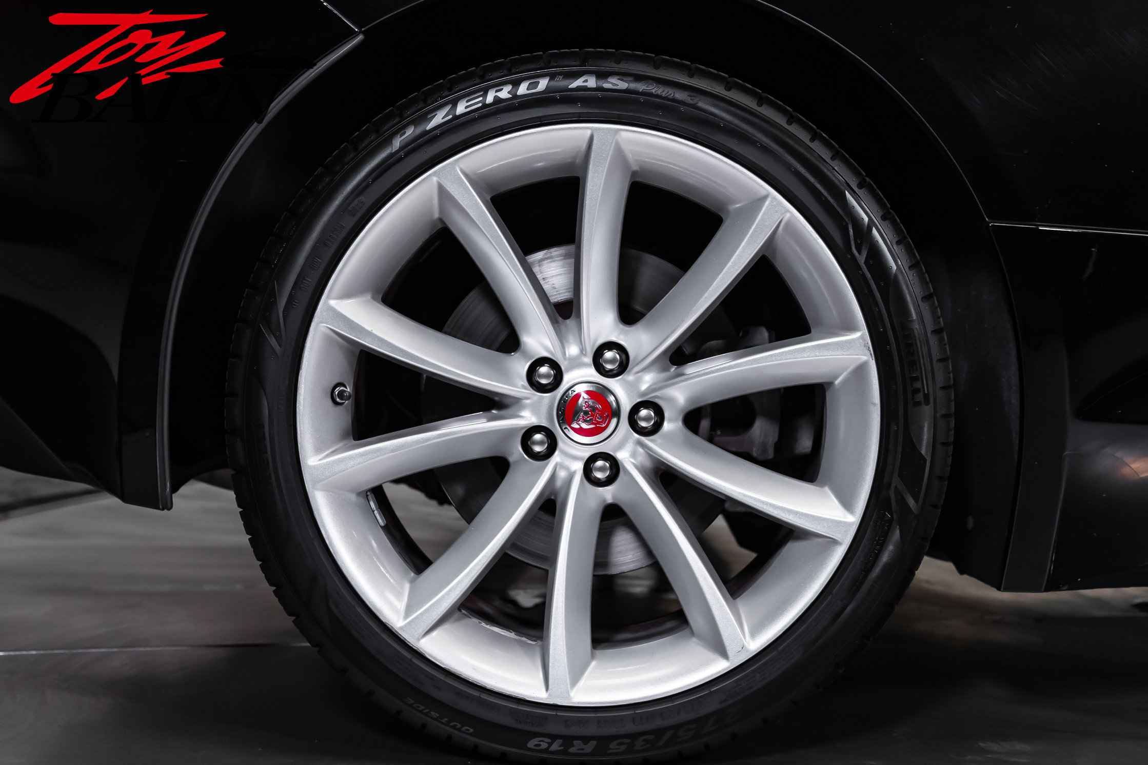 Used 2019 Jaguar F-TYPE Coupe RWD image 13