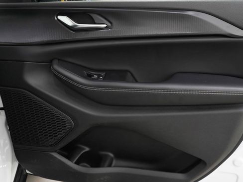 Used 2023 Jeep Grand Cherokee L Laredo image 9