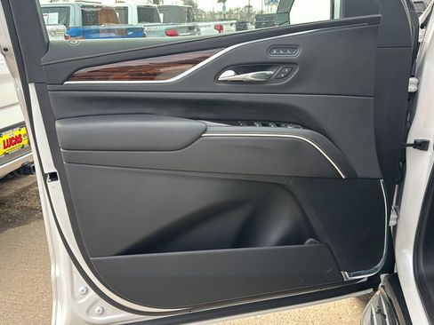 Used 2021 Cadillac Escalade ESV Premium Luxury image 17