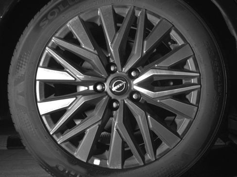 Used 2025 Nissan Altima 2.5 SV FWD image 15