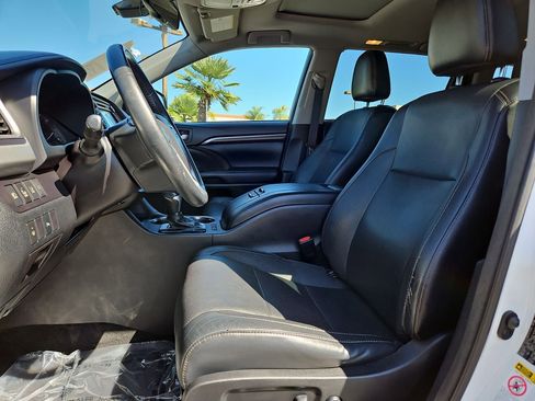 Used 2016 Toyota Highlander Limited image 12