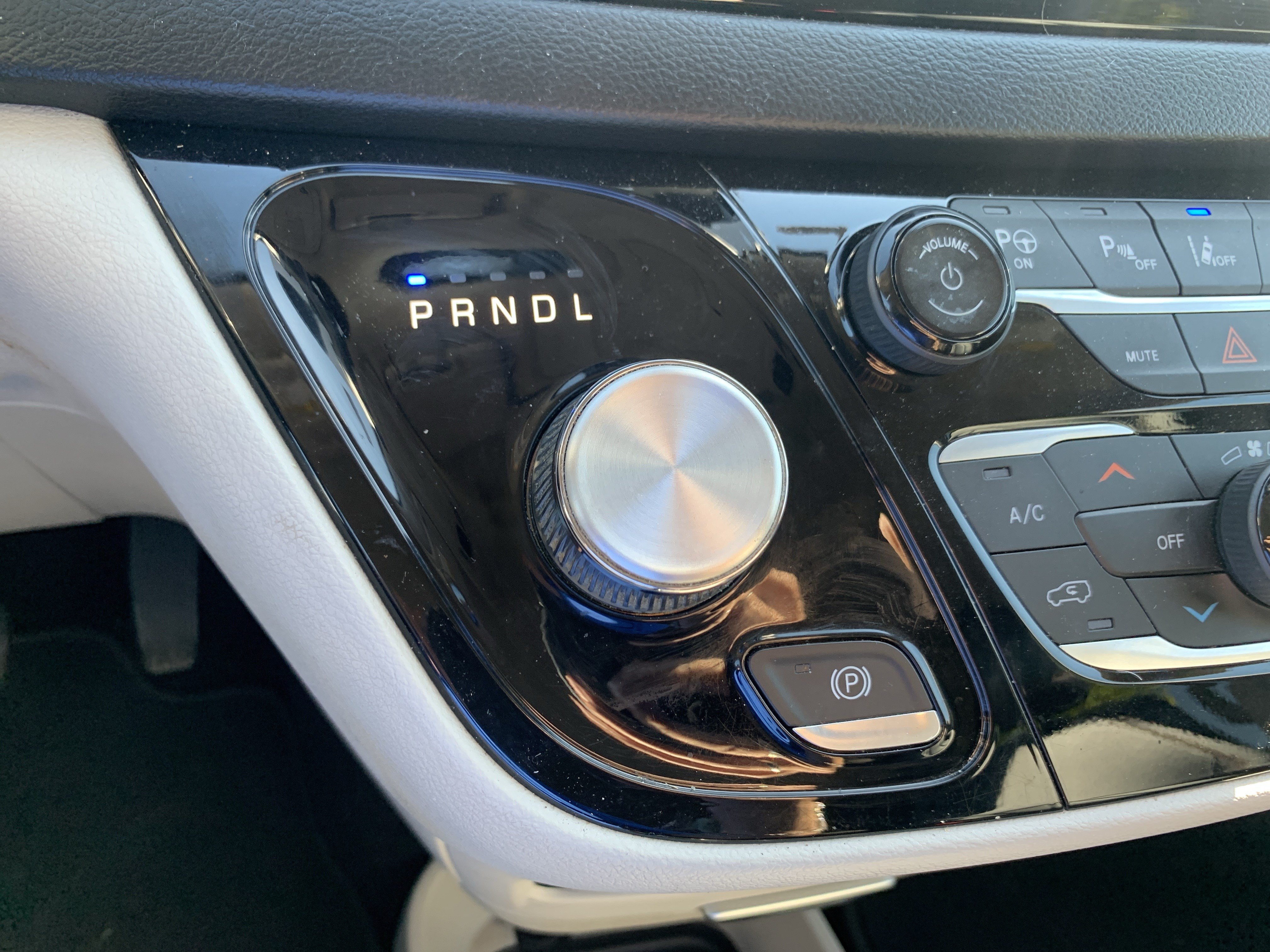 Used 2019 Chrysler Pacifica Touring-L Plus w/ Advanced Safetytec Group FWD image 26