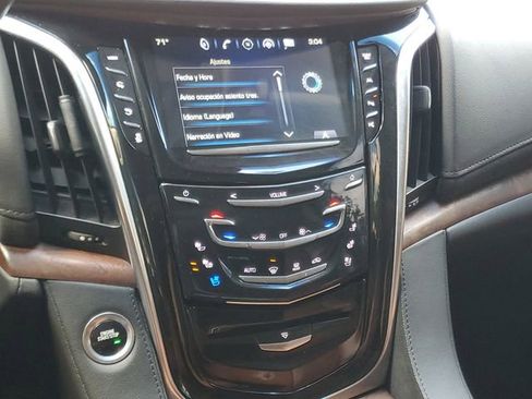 Used 2019 Cadillac Escalade Luxury RWD image 24