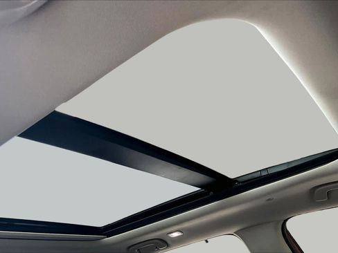 Used 2025 Honda Pilot Touring image 14
