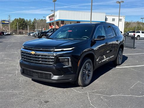 New 2026 Chevrolet Traverse LT w/ Driver Confidence Package image 2