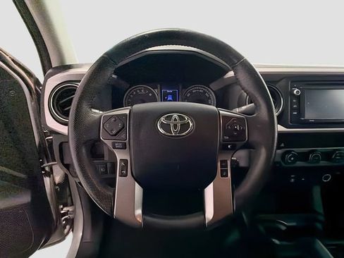 Certified 2019 Toyota Tacoma SR5 AWD/4WD image 9