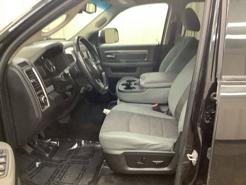 Used 2018 RAM 1500 Classic SLT image 15