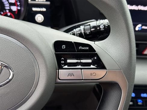 Used 2023 Hyundai Elantra SEL image 14