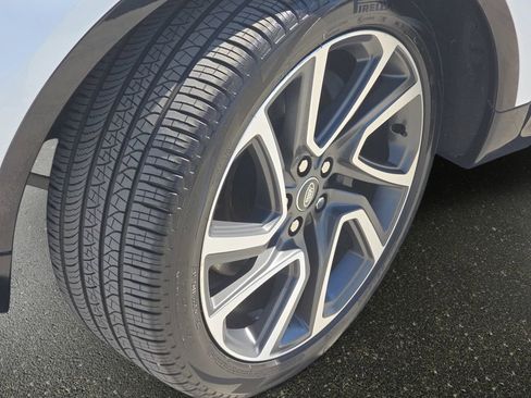 Used 2025 Land Rover Discovery Dynamic SE image 35