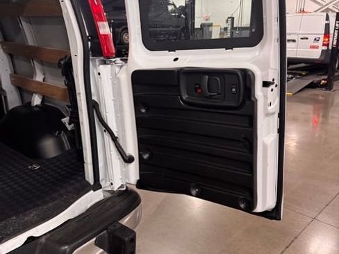 Used 2024 GMC Savana 2500 w/ Driver Convenience Package RWD image 8