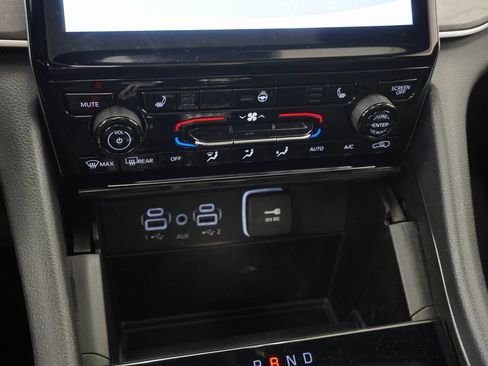 Certified 2024 Jeep Grand Cherokee Limited image 33