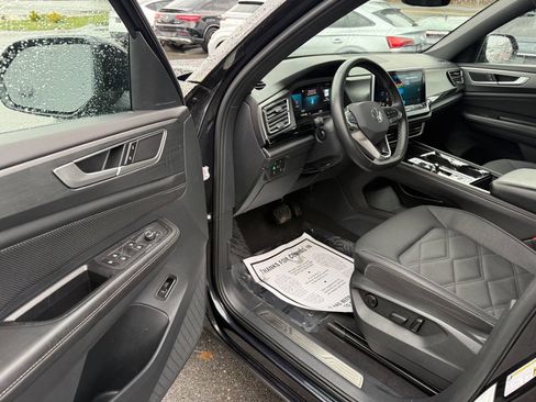 Used 2024 Volkswagen Atlas Cross Sport SE image 18