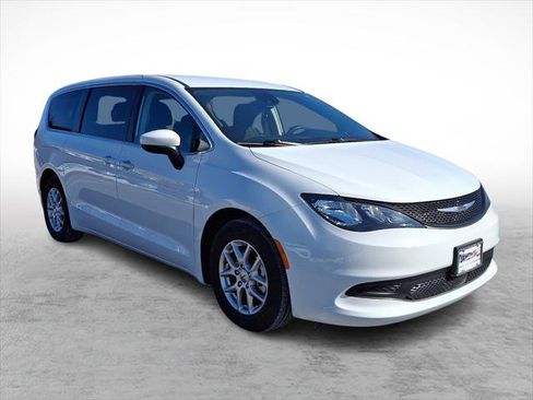 Certified 2023 Chrysler Voyager LX image 7