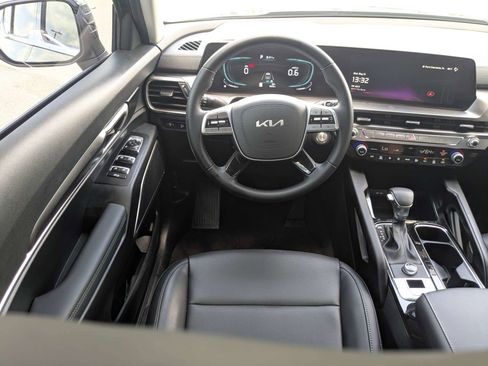 Certified 2025 Kia Telluride LX FWD image 19