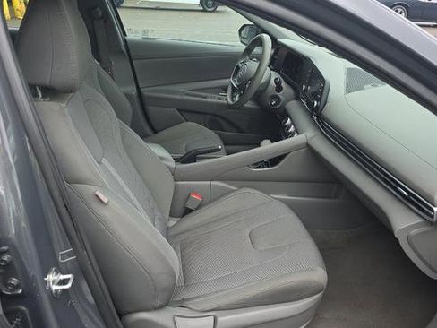 Used 2024 Hyundai Elantra SE FWD image 12