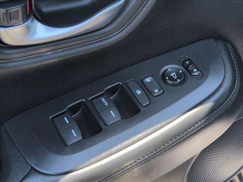 Used 2025 Honda HR-V LX image 12