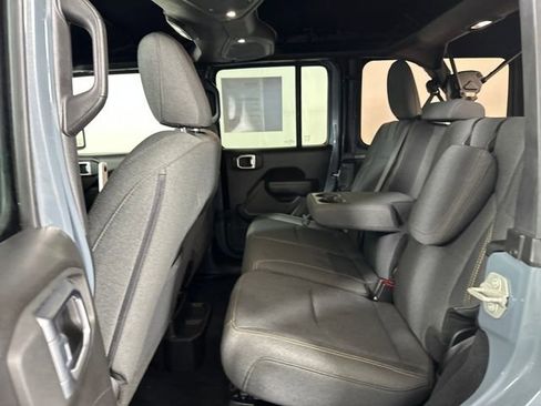 Used 2024 Jeep Wrangler Unlimited image 25