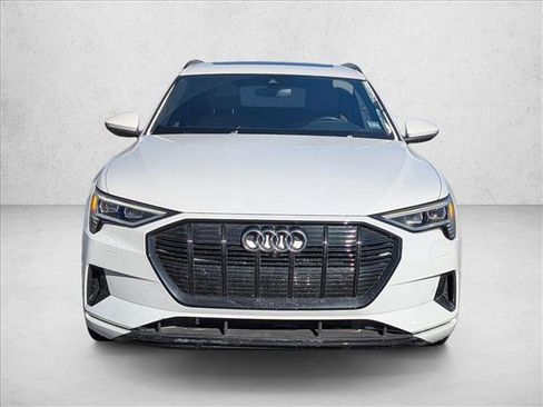 Used 2022 Audi e-tron Premium Plus w/ Premium Plus Package image 2