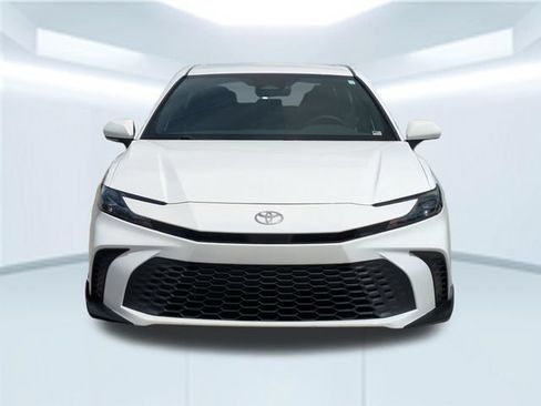 Used 2025 Toyota Camry SE w/ Convenience Package FWD image 11