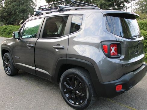 Used 2017 Jeep Renegade Altitude image 4