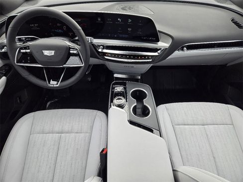 New 2025 Cadillac Lyriq Luxury image 27
