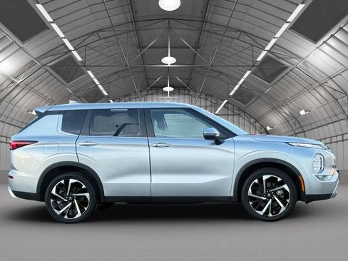 Used 2022 Mitsubishi Outlander SE FWD image 8