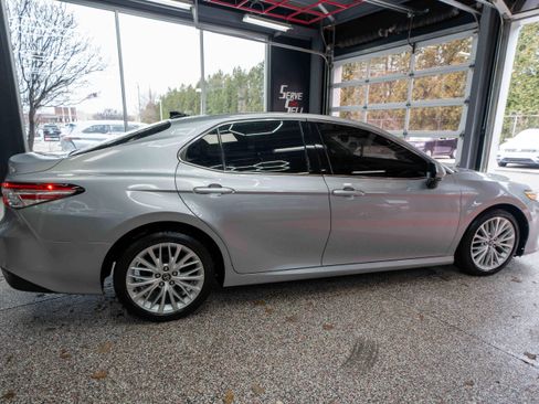 Used 2019 Toyota Camry XLE image 4