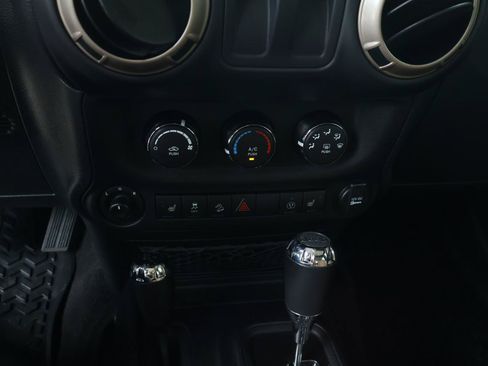 Used 2016 Jeep Wrangler Sahara AWD/4WD image 15