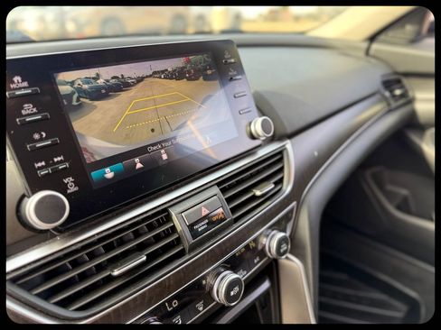 Used 2018 Honda Accord Touring image 32