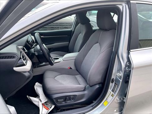 Used 2022 Toyota Camry LE image 10