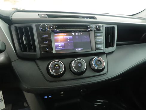 Used 2018 Toyota RAV4 LE image 16