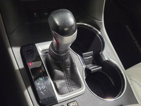 Used 2018 Toyota Highlander XLE image 8