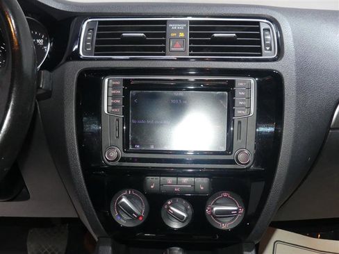 Used 2016 Volkswagen Jetta Sport image 31