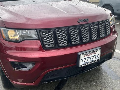 Used 2017 Jeep Grand Cherokee Altitude image 30