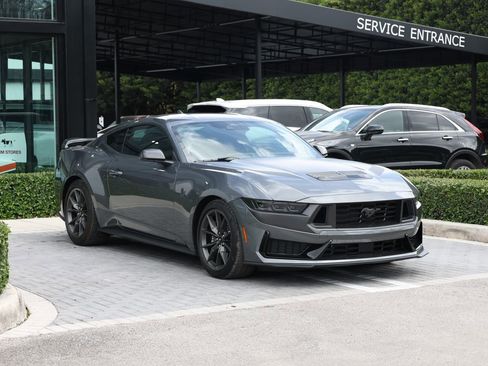 Used 2025 Ford Mustang Dark Horse image 2