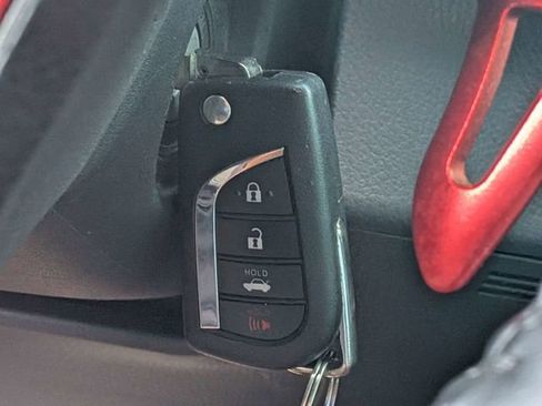 Used 2018 Toyota Camry SE FWD image 30