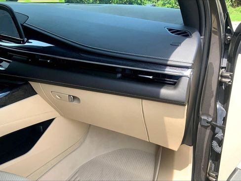 Used 2021 Cadillac Escalade ESV Premium Luxury w/ Driver Assist Tech Package AWD/4WD image 17