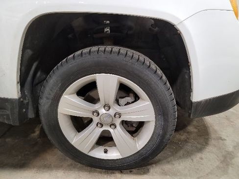 Used 2011 Jeep Compass Latitude AWD/4WD image 8