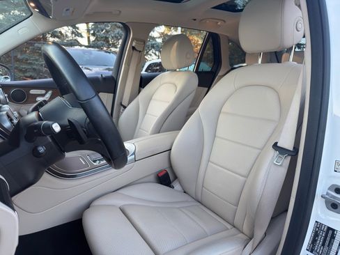 Used 2022 Mercedes-Benz GLC 300 4MATIC image 27