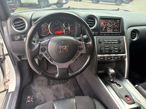 Used 2010 Nissan GT-R Premium AWD/4WD image 13