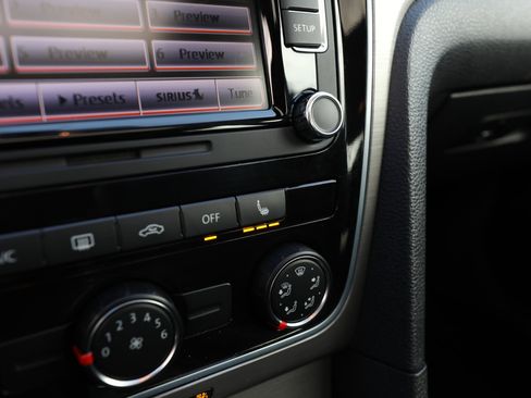 Used 2014 Volkswagen Passat 1.8T SE image 19