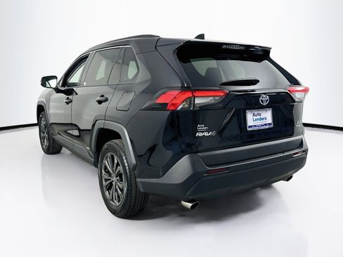 Used 2022 Toyota RAV4 XLE Premium AWD/4WD image 7
