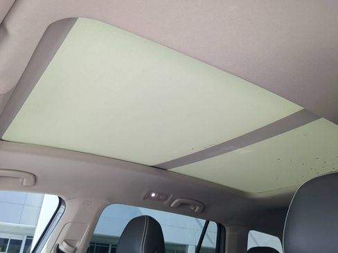 Used 2023 Volkswagen Atlas SE w/ Panoramic Sunroof Package FWD image 25