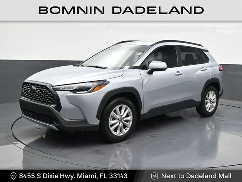 Used 2023 Toyota Corolla Cross LE image 1