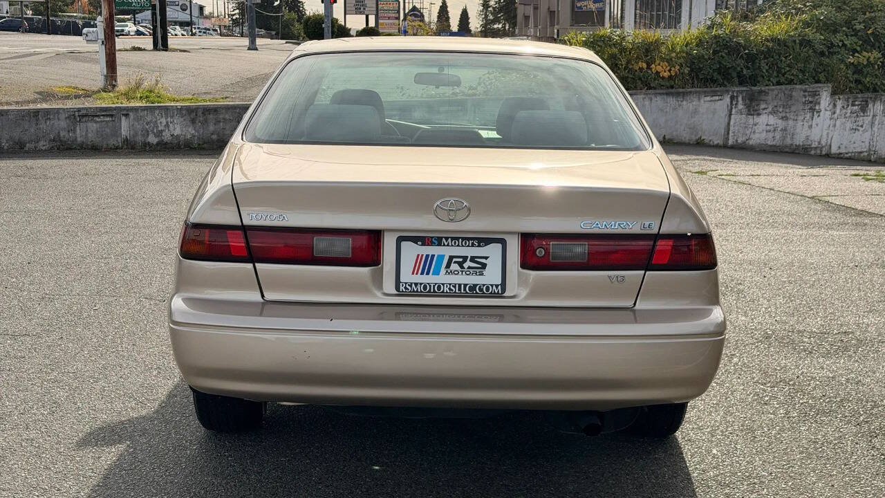 Used 1999 Toyota Camry LE w/ Value Pkg FWD image 4