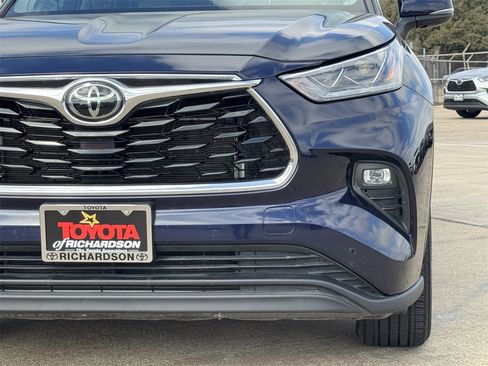 Used 2023 Toyota Highlander Limited image 8